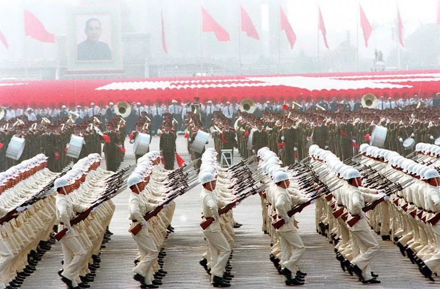 中國閱兵史上的霸氣瞬間，回顧1984年的閱兵盛況，中國閱兵史上的霸氣瞬間，回顧1984年閱兵盛況的震撼瞬間