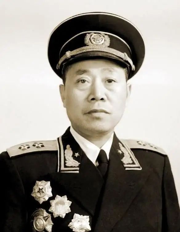 上將上面還有等級(jí)嗎，探究軍銜體系中的高級(jí)職位與等級(jí)劃分，軍銜體系揭秘，上將之上是否還有更高級(jí)別？高級(jí)職位與等級(jí)劃分全解析