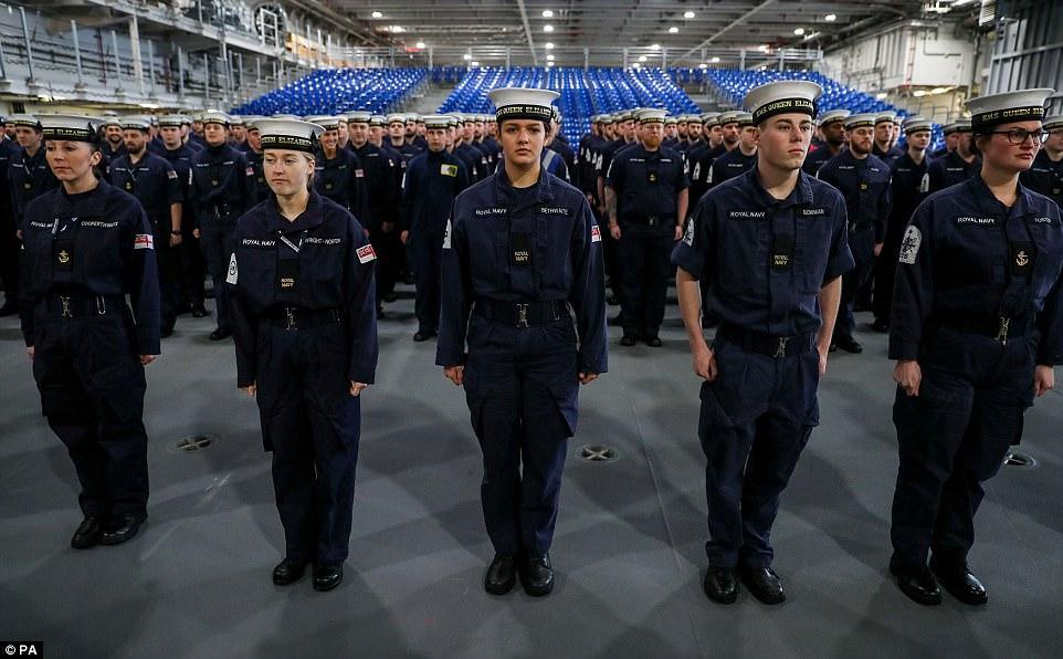 伊麗莎白女王號航母圖片，展現(xiàn)英國海軍力量的驕傲，伊麗莎白女王號航母展示英國海軍力量的風采