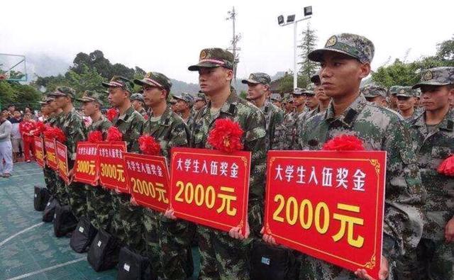 大學(xué)生如何參軍，一條充滿榮耀與成長(zhǎng)的道路，大學(xué)生參軍之路，榮耀與成長(zhǎng)的交織