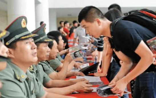 本科畢業(yè)大學生當兵政策2021，機遇與挑戰(zhàn)并存，本科畢業(yè)大學生當兵政策2021，機遇與挑戰(zhàn)并存解析