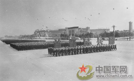 重溫歷史瞬間，探索1959年國(guó)慶閱兵視頻，重溫歷史瞬間，探索經(jīng)典，回顧1959年國(guó)慶閱兵盛況