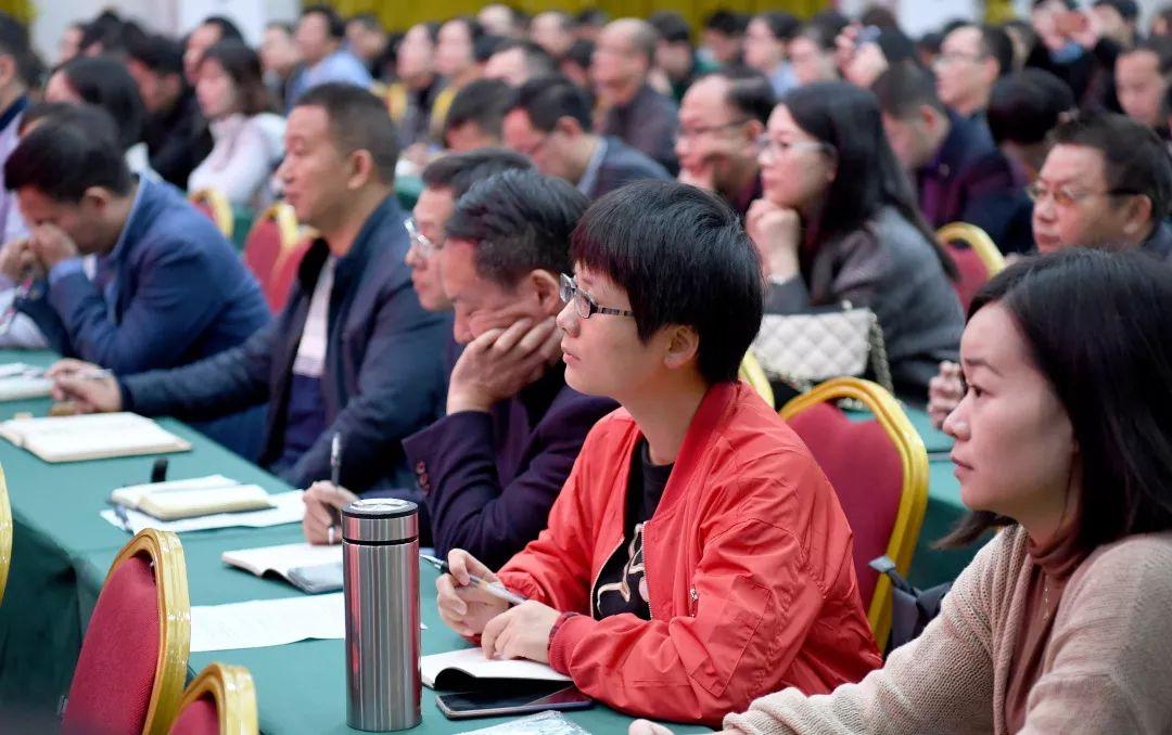 新聞報(bào)刊最新一期，深度解讀熱點(diǎn)事件，掌握最新資訊動(dòng)向，新聞熱點(diǎn)深度解讀，掌握最新資訊動(dòng)向