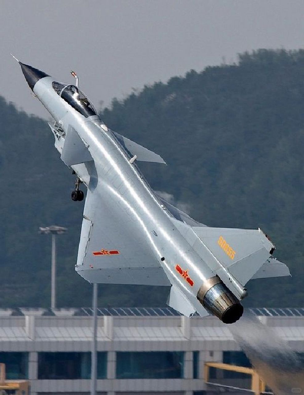 殲-10戰(zhàn)斗機(jī)是幾代機(jī)？全面解析中國(guó)空軍的主力戰(zhàn)機(jī)，中國(guó)空軍主力戰(zhàn)機(jī)殲-10戰(zhàn)斗機(jī)的全面解析，幾代機(jī)？