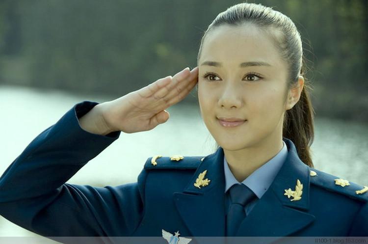 最美女兵軍禮，榮耀與責(zé)任并存，最美女兵軍禮，榮耀與責(zé)任的交響