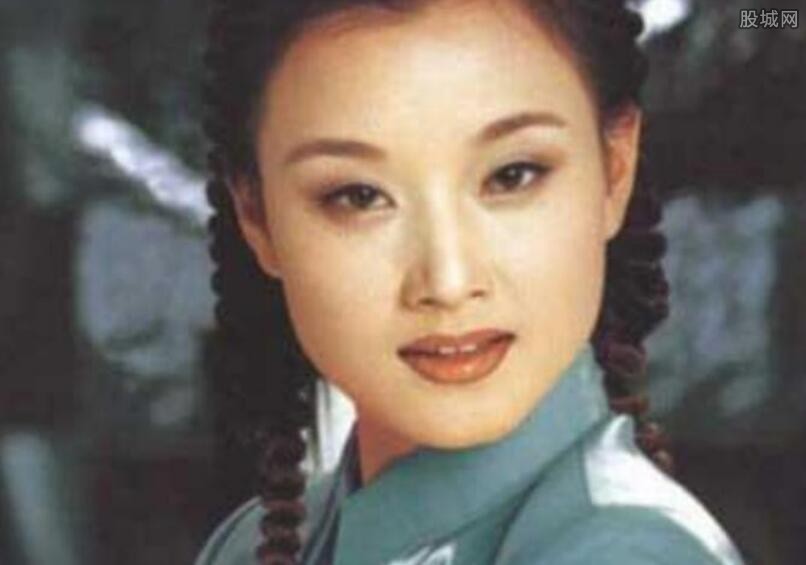 溫崢嶸個(gè)人資料及老公身份揭秘，溫崢嶸個(gè)人資料和老公身份曝光