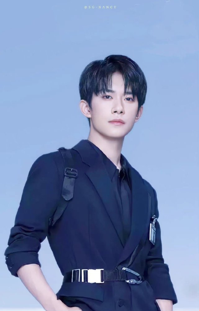 易烊千璽背后的老板是誰？深度解析背后的故事，揭秘易烊千璽背后的老板身份，深度解讀其背后的故事