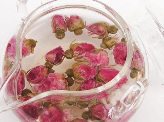 玫瑰花茶千萬別亂喝，正確飲用方法與注意事項，玫瑰花茶的飲用方法與注意事項，不亂飲，健康享受