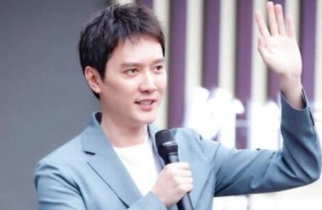 馮紹峰是哪里人？深度解析馮紹峰的背景與故事，馮紹峰背景揭秘，深度解析其籍貫與故事